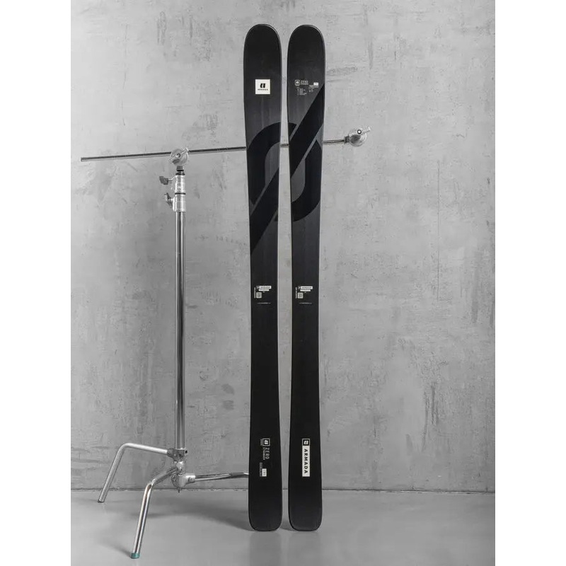 STRANGER SKI’S 180/ BLACK