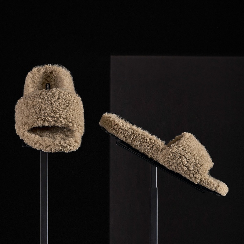 Women’s Simple Strap Shearling Slide – Taupe