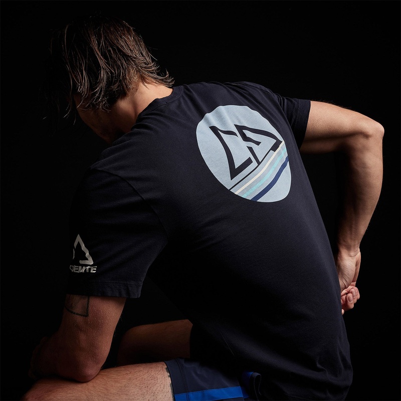 Short Sleeve Retro Stripe Graphic – Deep