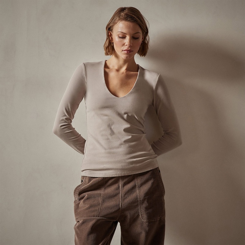 Stretch Lotus Deep V Tee – Nude