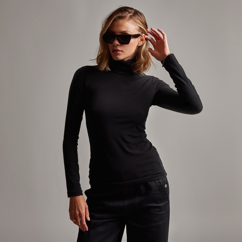 Stretch Lotus Turtleneck – Black