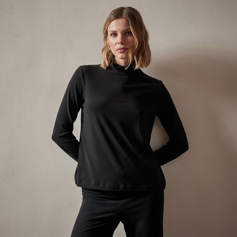 Sueded Stretch Turtleneck – Black