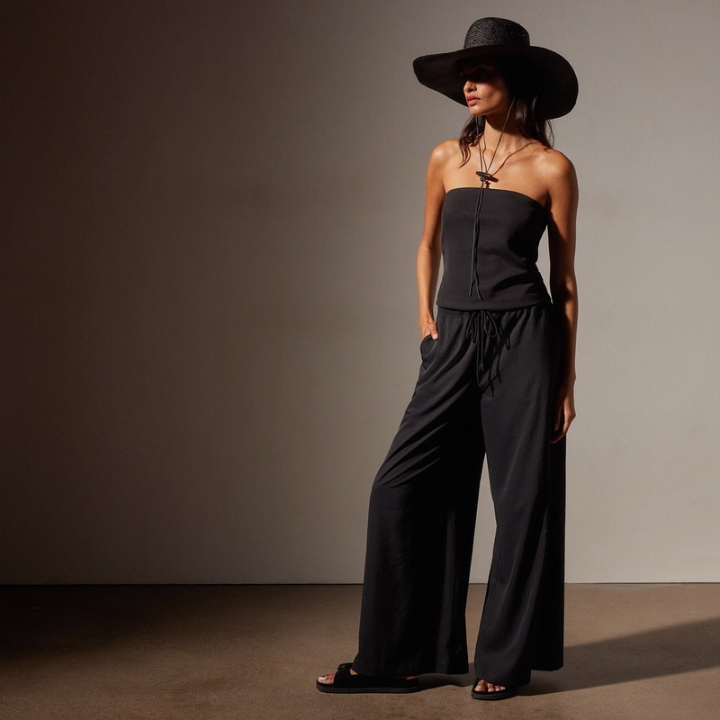 Lightweight Matte Sateen Wide Leg Pant – Black