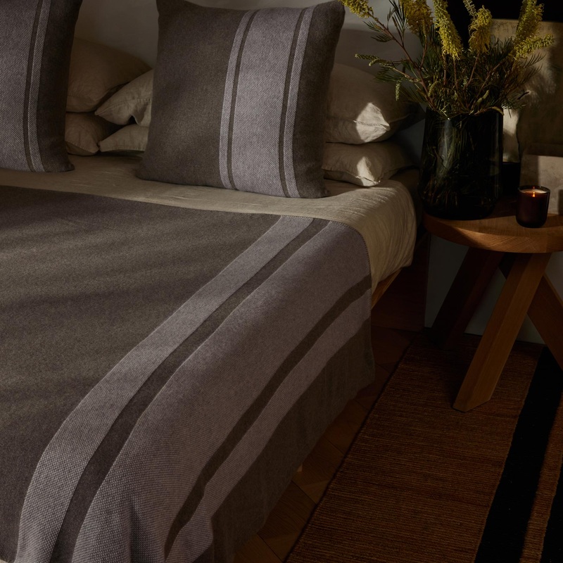 Baja Stripe Knit Blanket – Taupe Melange/Ivory