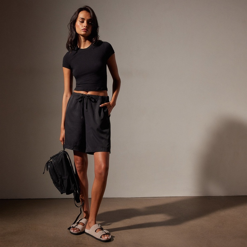 Lightweight Matte Sateen Short – Black