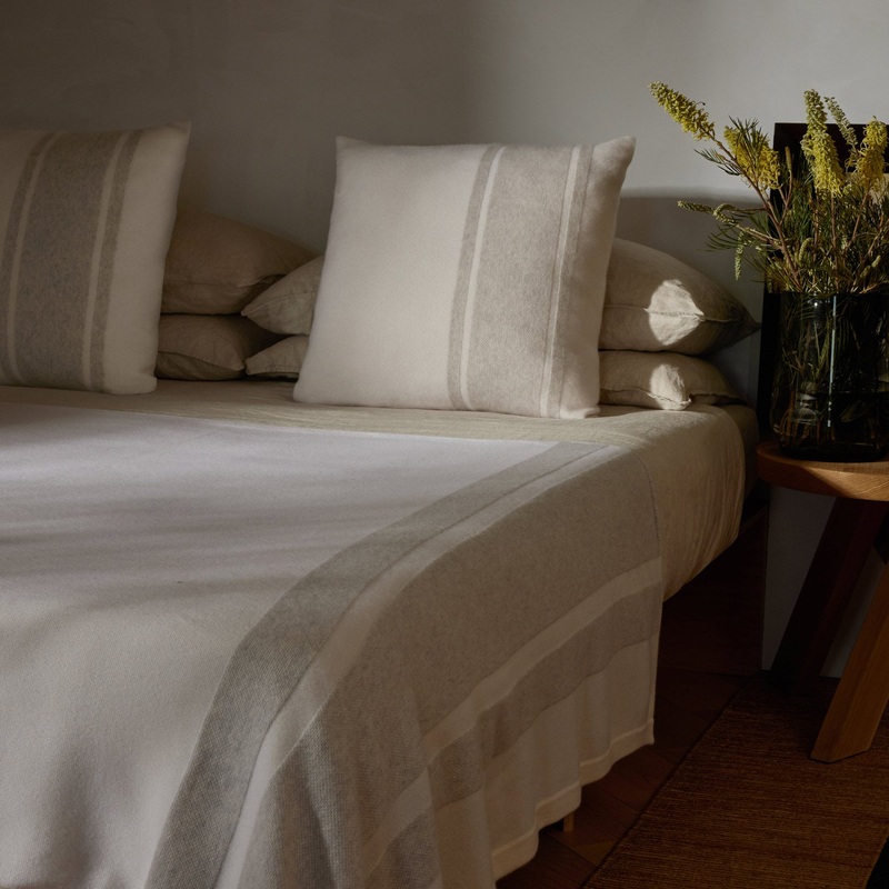 Baja Stripe Knit Blanket – Ivory/Flannel