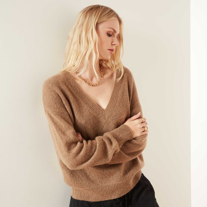 Lightweight Cashmere V Neck Sweater – Walnut