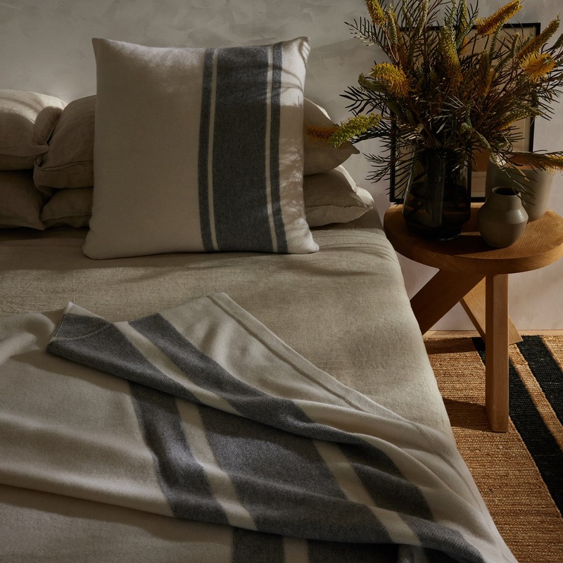 Baja Stripe Knit Blanket – Ivory/Heather Grey
