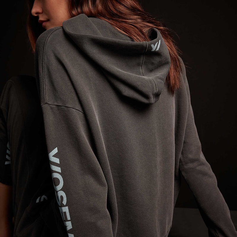Graphic Pullover Hoodie – Carbon Pigment/Calistoga