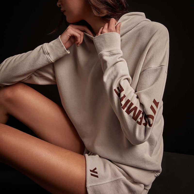 Graphic Pullover Hoodie – Pearl Pigment/Maroon
