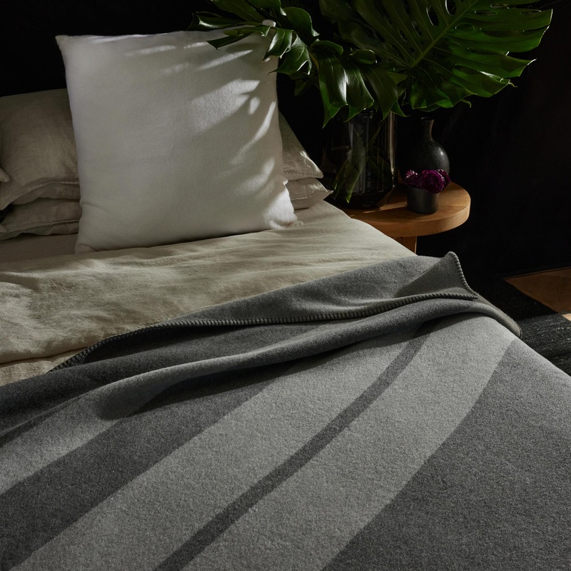 Sarti Striped Throw – Pearl/Heather Grey