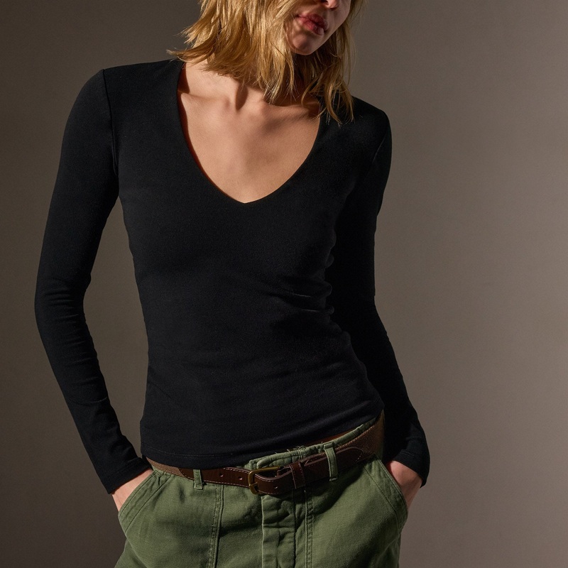 Stretch Lotus Deep V Tee – Black