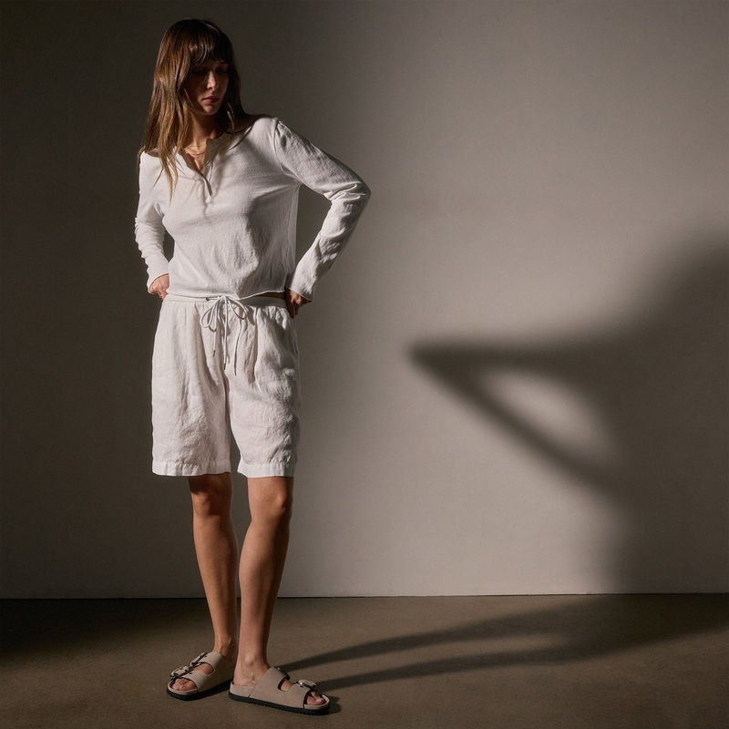 Pleated Linen Bermuda Short – White