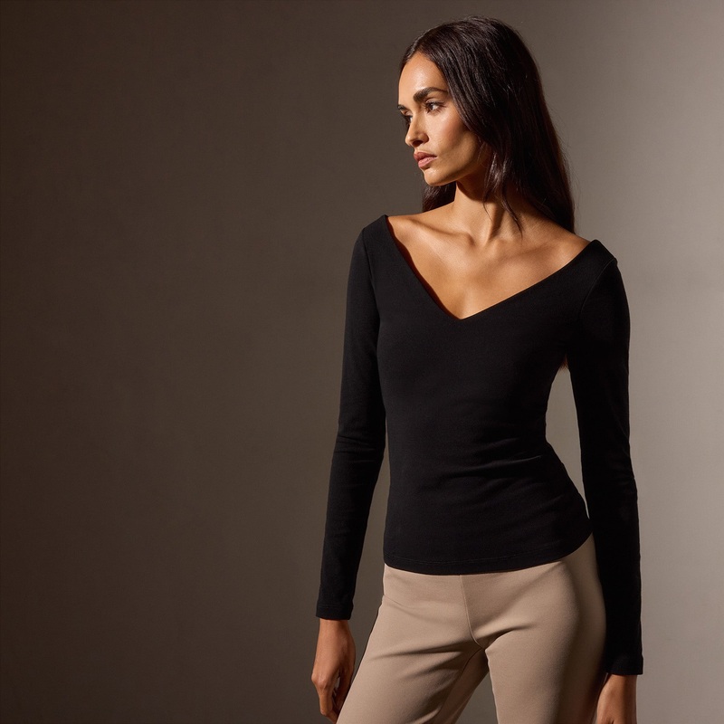 Stretch Lotus Double V Top – Black