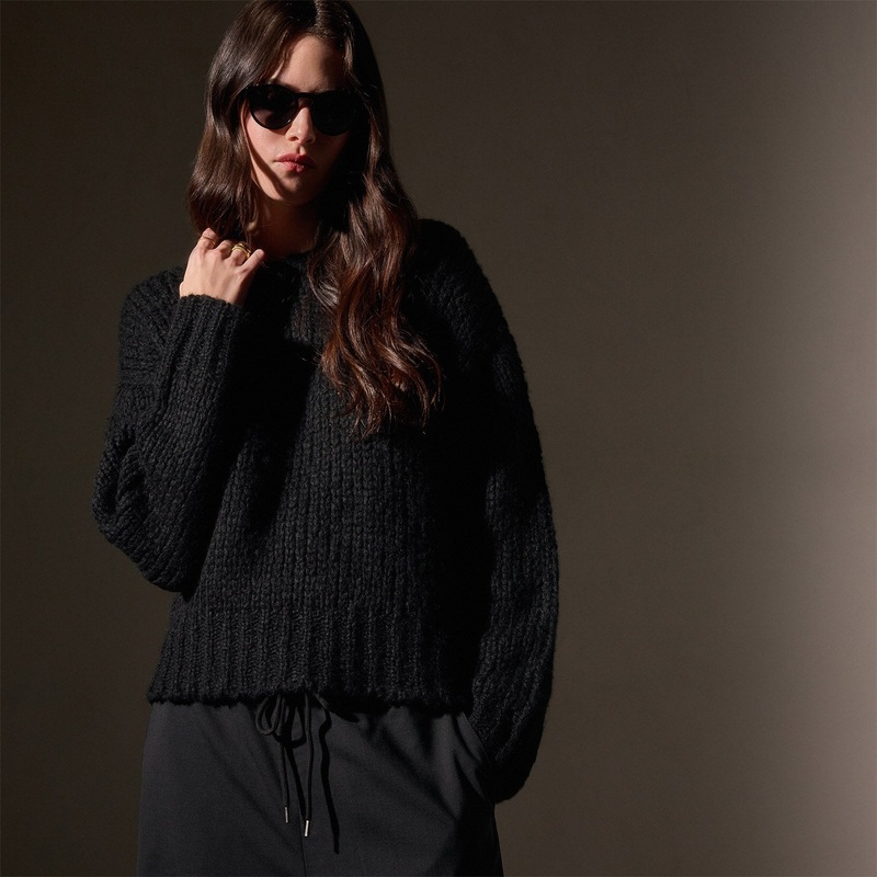 Cashmere Blend Knit Crew – Black