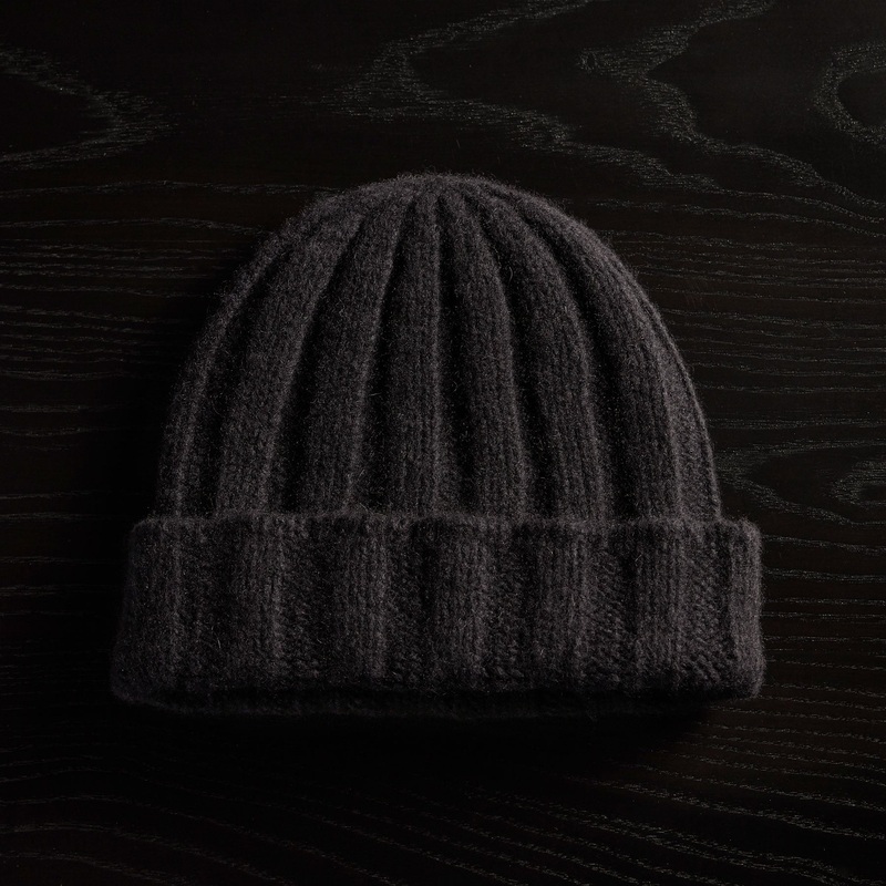 Textured Cashmere Beanie – Black