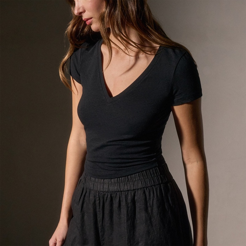 V Neck Cropped Tee – Black