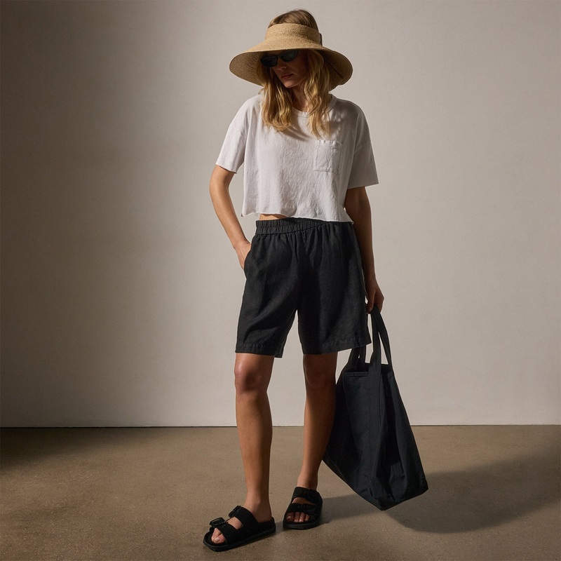 Lightweight Linen Bermuda Short – Black