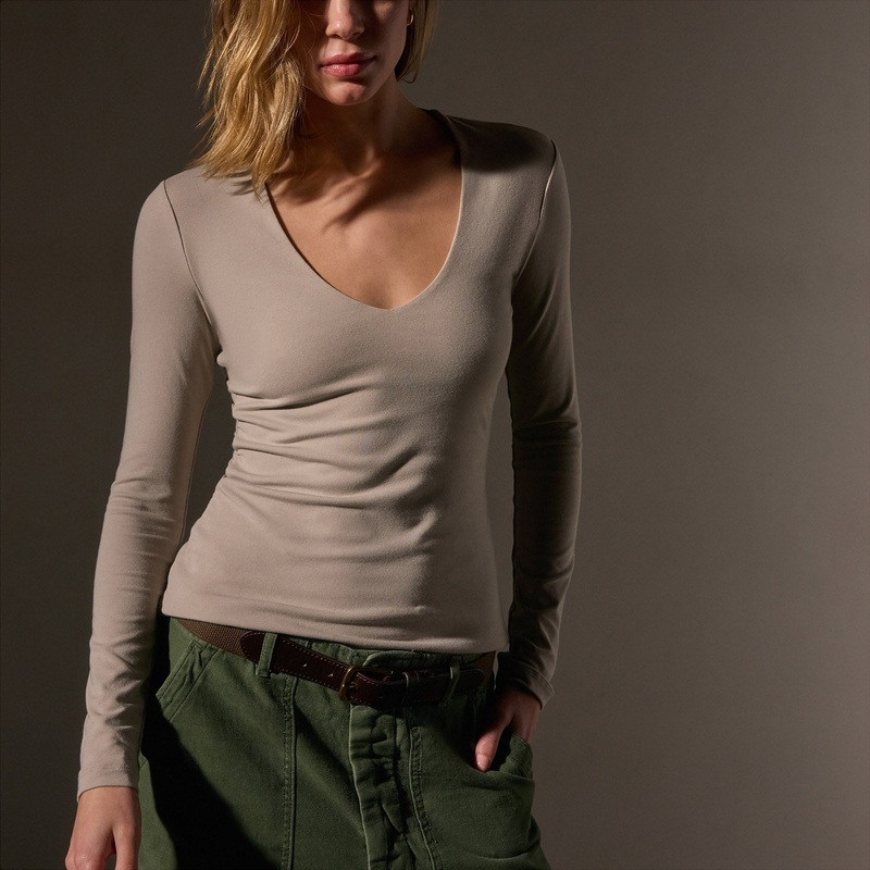 Stretch Lotus Deep V Tee – Tan