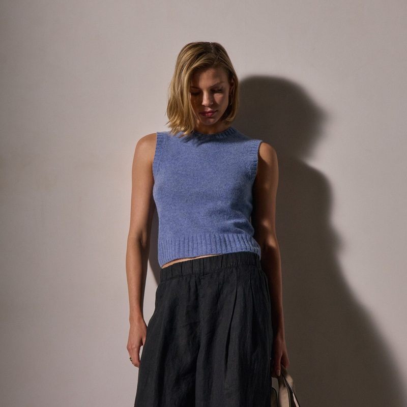 Soft Featherweight Cashmere Vest – Blue Sky