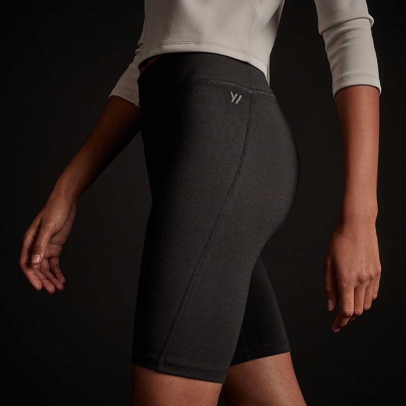 Spiral Seam Short – True Black