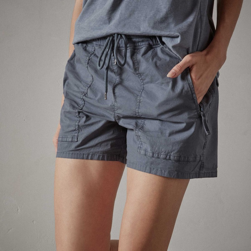 Zip Pocket Utility Short – Gravel Pigment