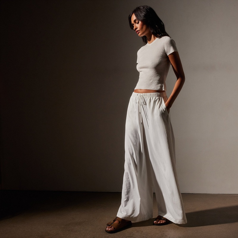 Lightweight Matte Sateen Wide Leg Pant – White